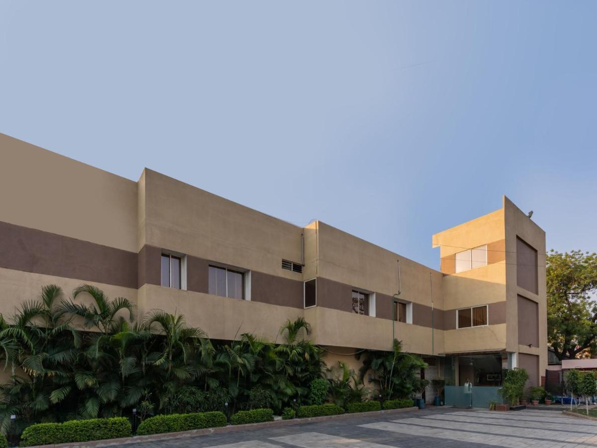 Oyo 4956 Hotel Maharaja Palace Kanpur Luaran gambar